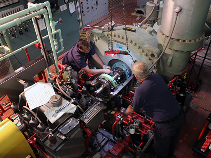 Maintenance on generator